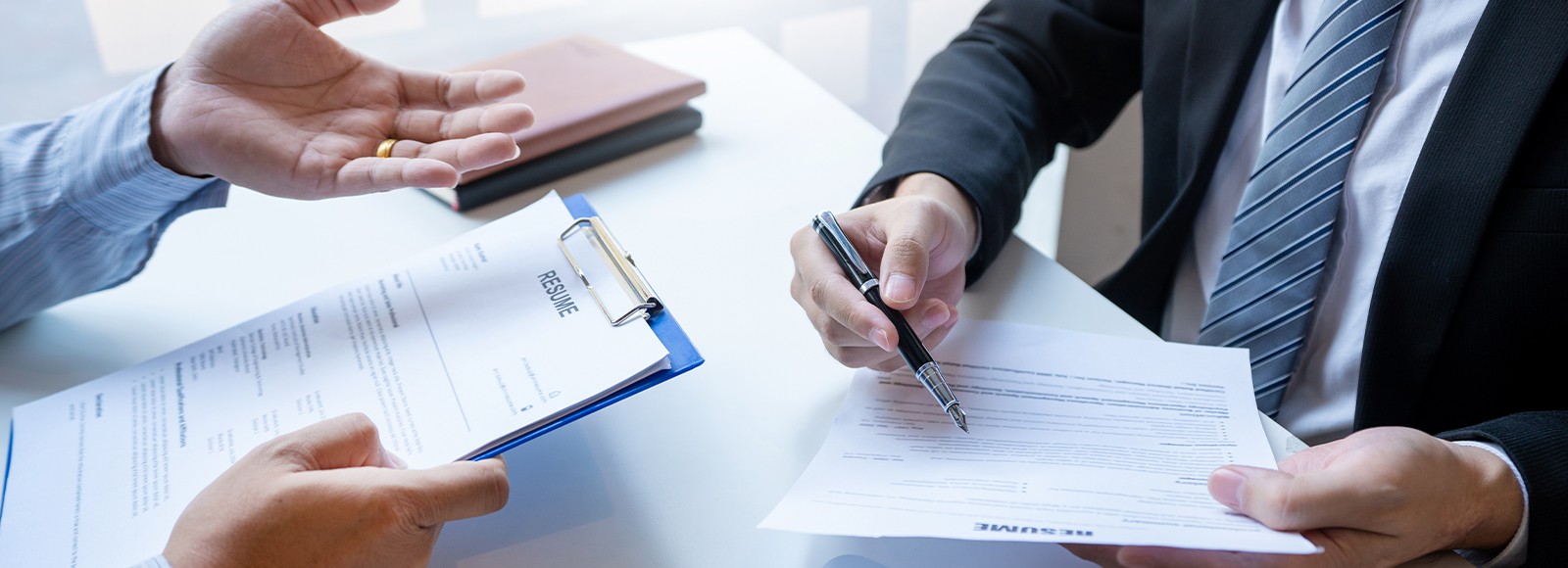 Interview Skills Training|Effective self-presentation Addressing common interview questions Interview etiquette and attire 6391669455288536143979932.jpg